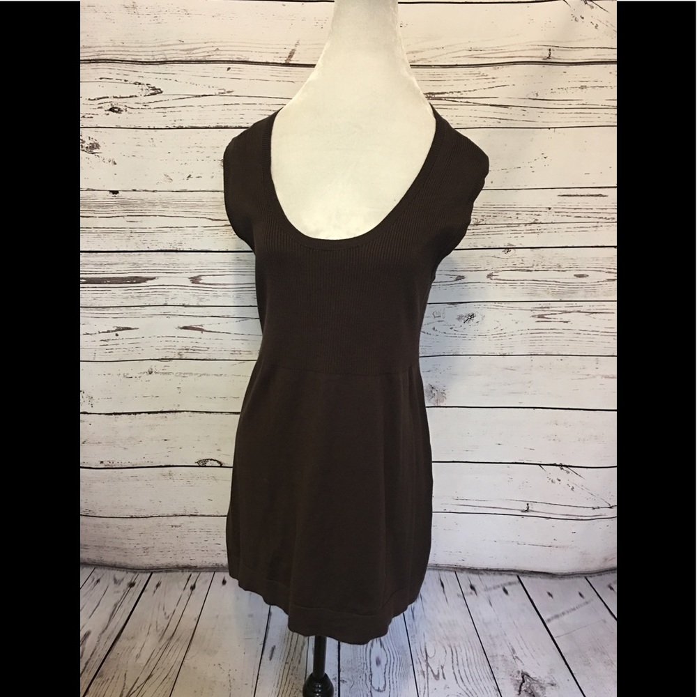 Liz Lange maternity brown sleeveless sweater